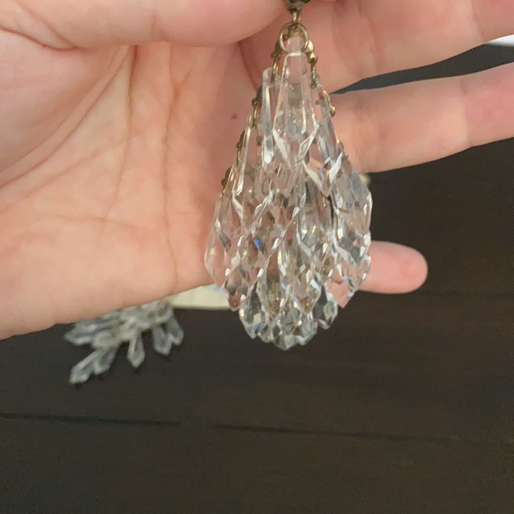 VINTAGE CLEAR CHANDELIER EARRINGS - Picture 3 of 6